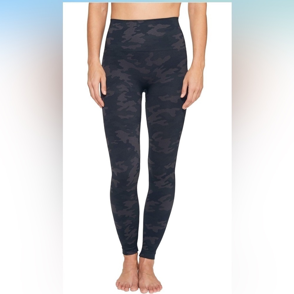 - SPANX Look at Me Now Seamless Leggings, Black Camo size M - Picture 2 of 10